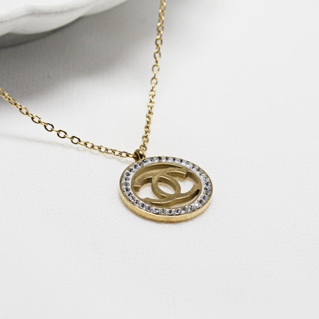 Elegant Gold-Tone Crystal Pendant Necklace