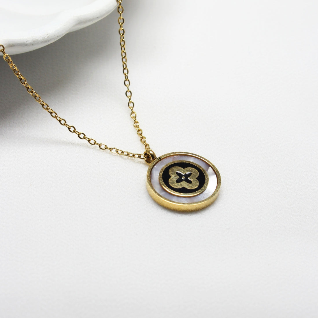 Elegant Floral Medallion Pendant Necklace