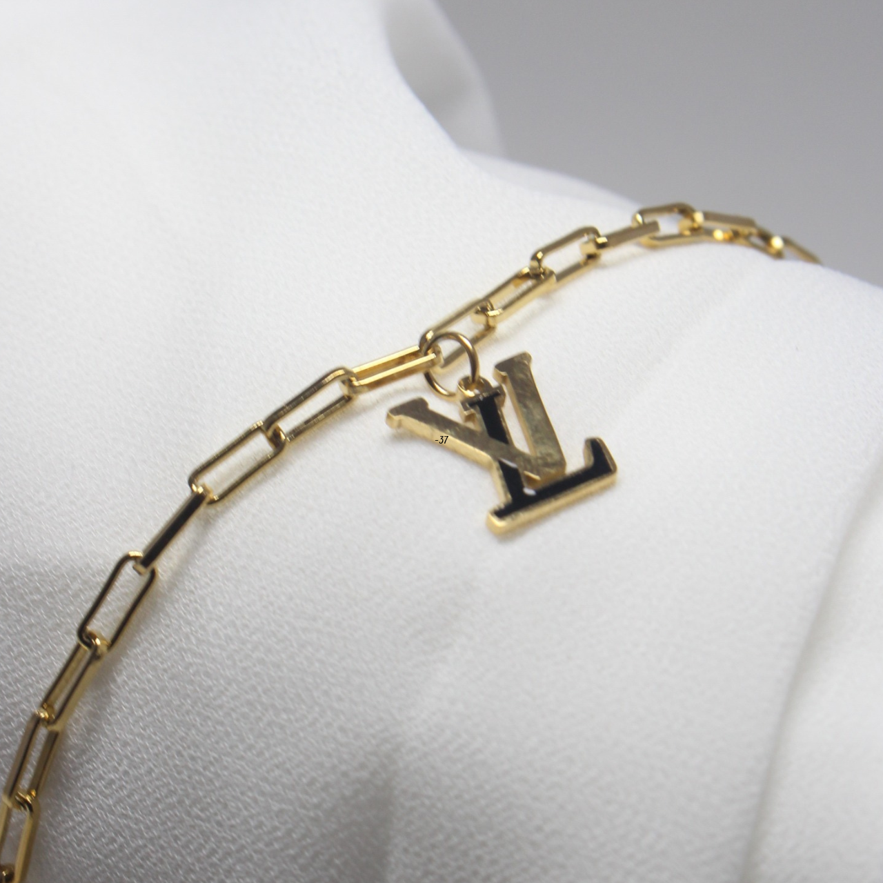 Iconic Style, Effortless Sophistication