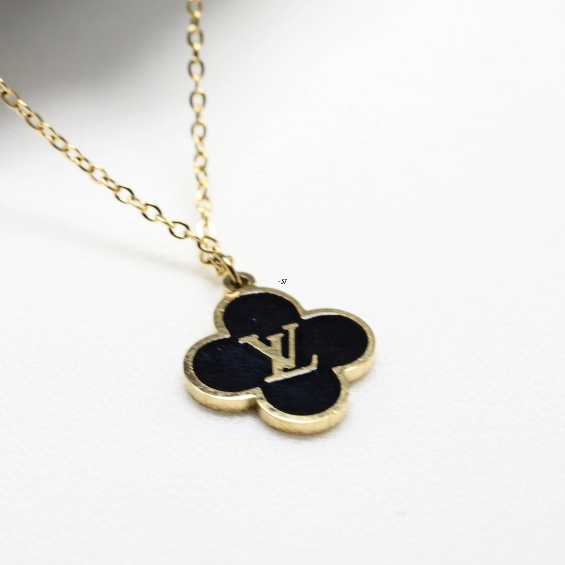 Luxury Floral Pendant Necklace
