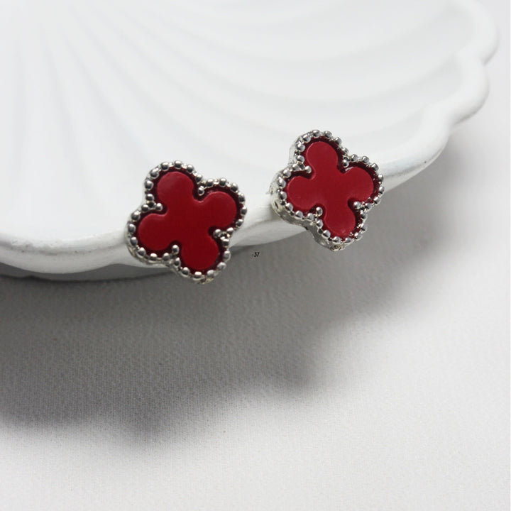 Bold Beauty, Timeless Charm