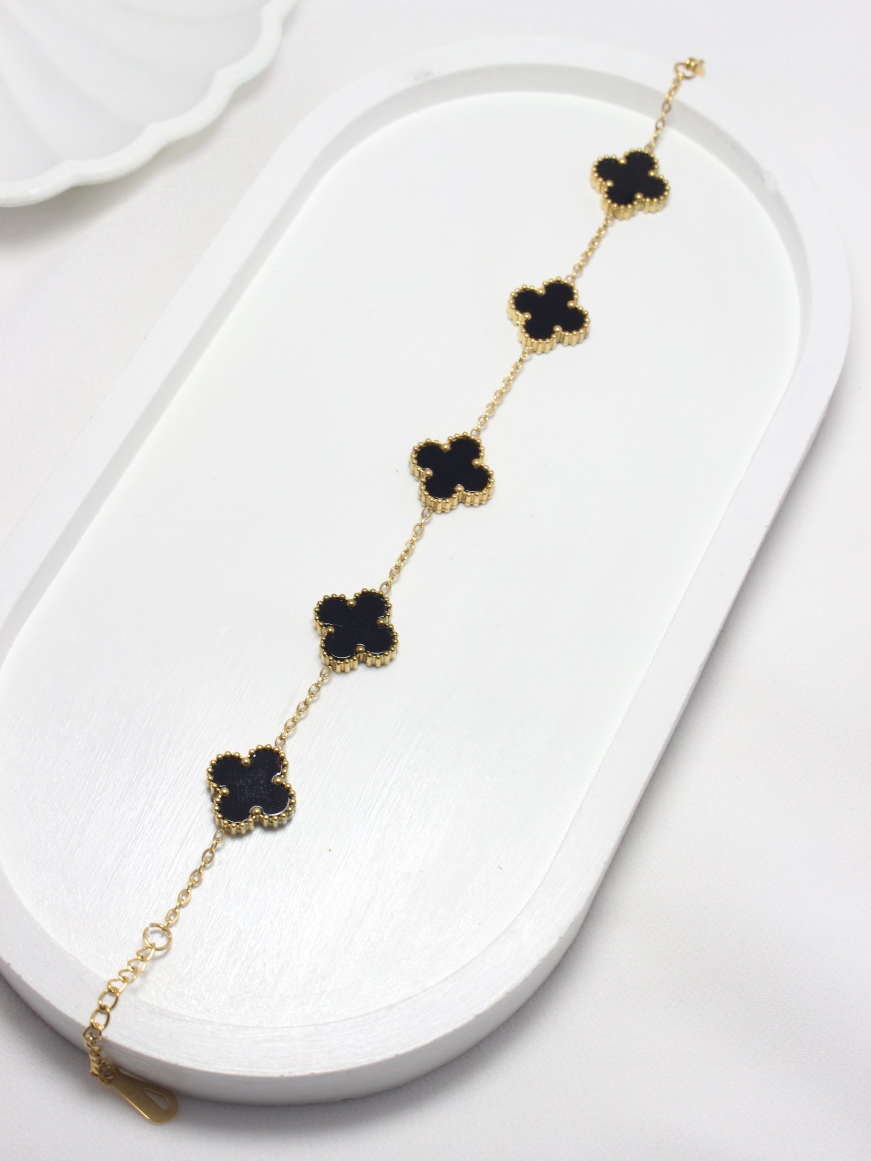 Luxury Black Clover Charm Bracelet – Premium Gold-Tone Jewelry