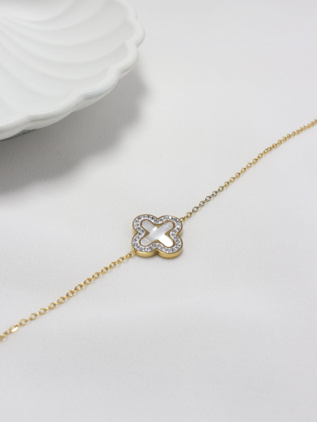 Crystal Clover Bracelet – Elegant Luxury Jewelry