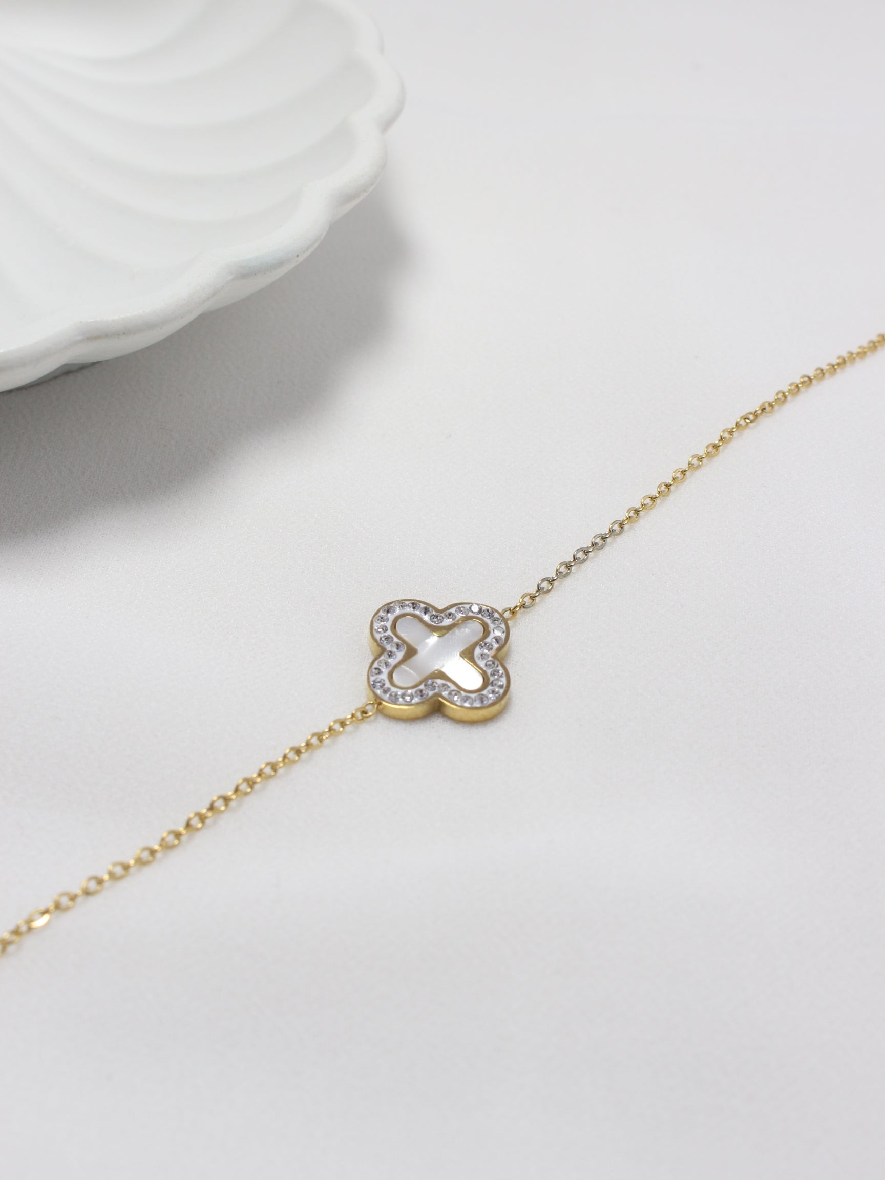 Crystal Clover Bracelet – Elegant Luxury Jewelry
