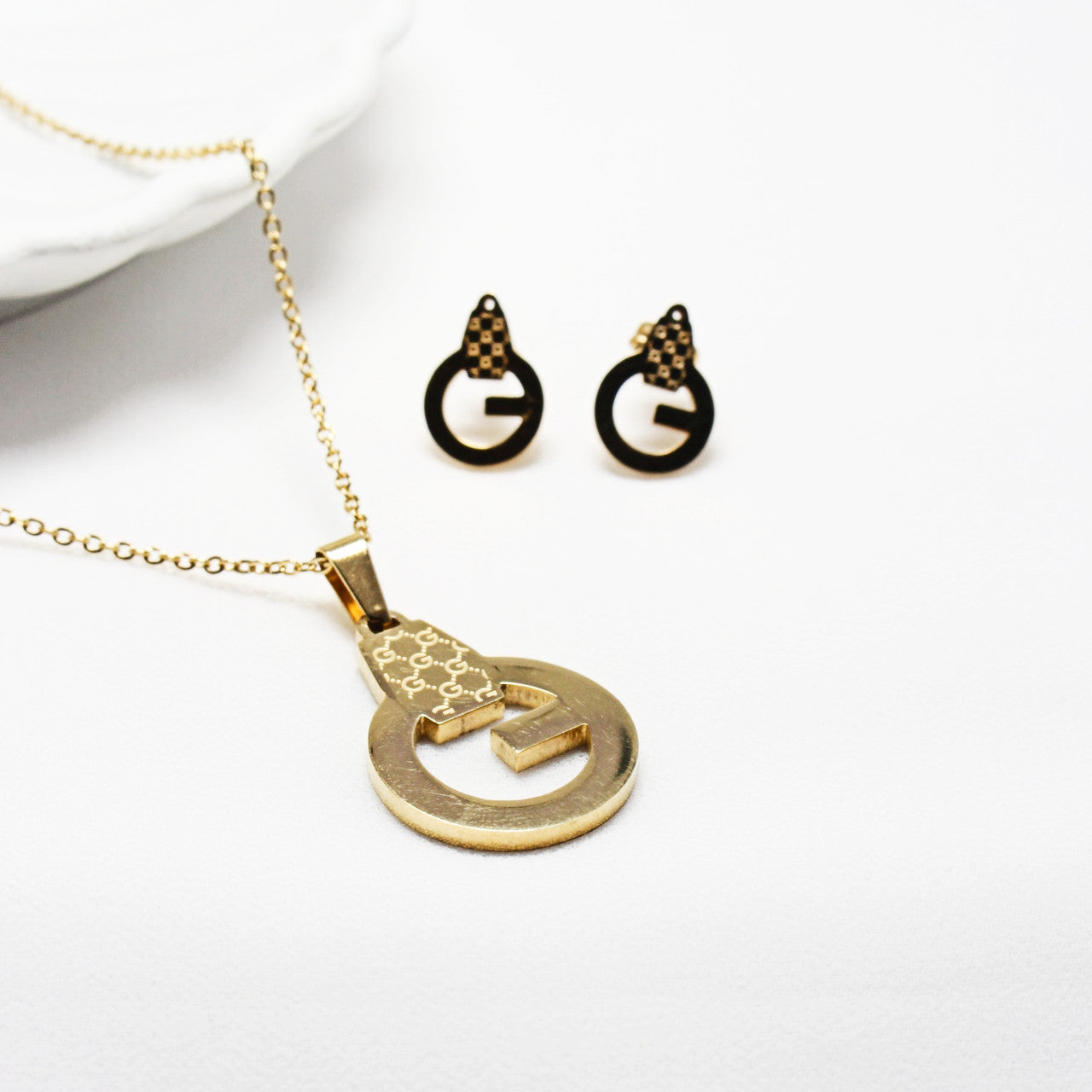 Gold-Tone G Pendant Jewelry Set